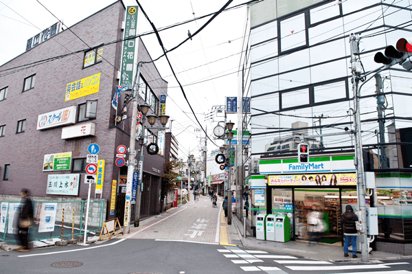 駅前の交差点